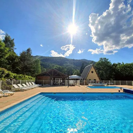 Village De Et La Pierre De L'aigle Campsite